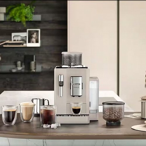 ماكينة صنع الإسبريسو ديلونجي ريفيليا EXAM440.35.B باللون الأبيض