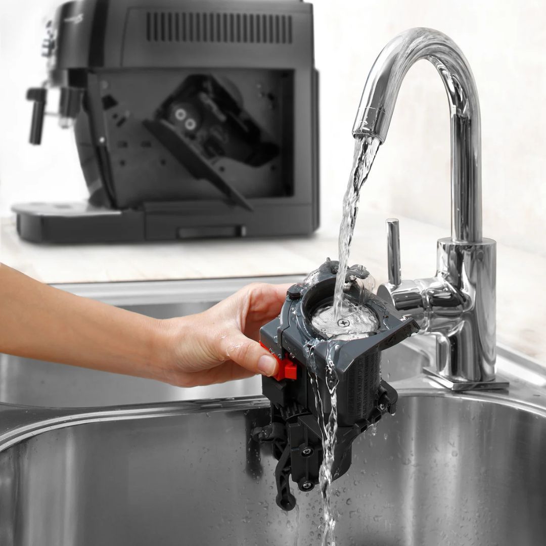 ماكينة صنع الإسبريسو Delonghi Rivelia EXAM440.35.B باللون الأسود