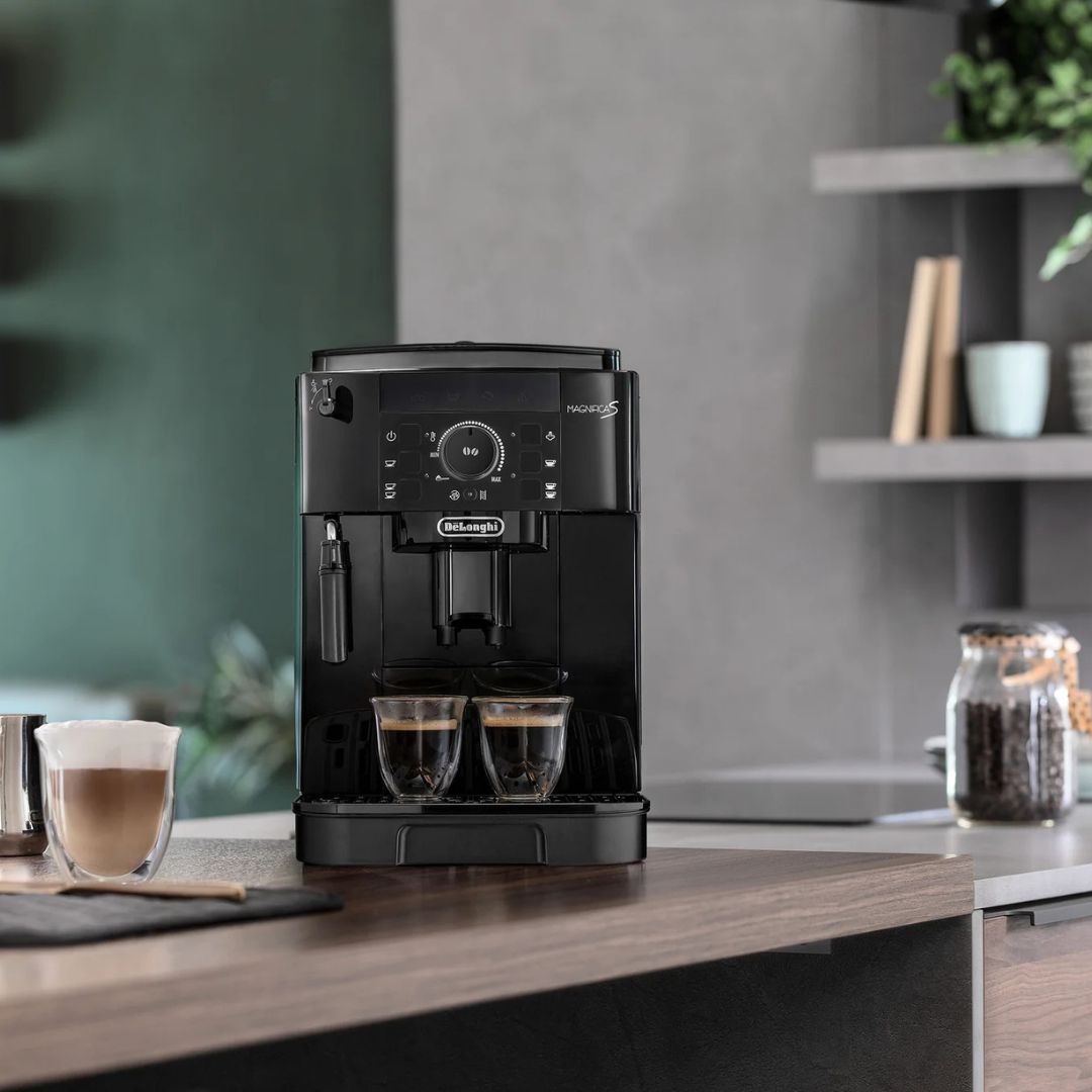 ماكينة صنع الإسبريسو Delonghi Rivelia EXAM440.35.B باللون الأسود